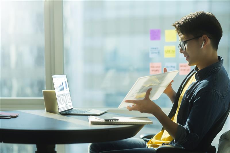 AI-powered autonomous workflow automating email-to-ticket process